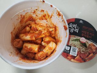 나우  [요리궁리] B타입 ( 매콤, 치즈, 매콤까르보 ) 꽃떡볶이 6개입 세트 — 4점을 준 리뷰어가 2025년 3월 올린 사용 사진