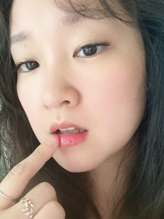 [후르디아] 올리브영 꿀과즙 립밤 2종 (블루베리/석류) — 4.5점을 준 리뷰어가 2022년 11월 올린 사용 사진