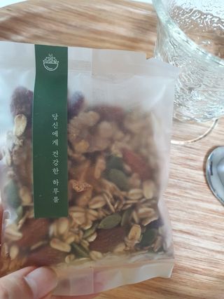 [그래한끼] 무설탕/저당 시리얼타입 수제그래놀라 (40gX10개) — 4점을 준 리뷰어가 2022년 7월 올린 사용 사진