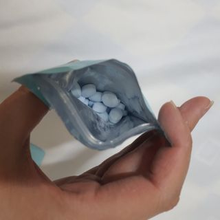 입 냄새 완화에 도움을 주는 에티켓 캔디 앳캔디 스트롱민트 — 5점을 준 리뷰어가 2021년 2월 올린 사용 사진