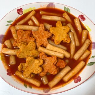 빨간키트 떡볶이 밀키트 2~3인분 매운맛 국물 떡볶이 만들기 쉬운 황금 레시피 분말 소스로 간편한 요리 — 5점을 준 리뷰어가 2021년 8월 올린 사용 사진
