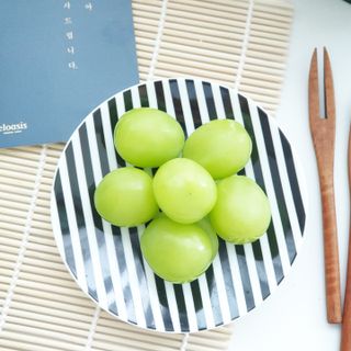 프리미엄 수출용 엘로아시스 샤인머스켓 특등품 1.5kg 2송이 — 5점을 준 리뷰어가 2021년 10월 올린 사용 사진