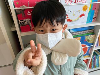 [심폐소생소] 오늘의마스크 KF94 소형 초등학생 어린이 마스크 — 5점을 준 리뷰어가 2022년 1월 올린 사용 사진