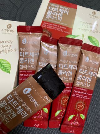 자연에온 가득담은 몽모랑시 타트체리 콜라겐 젤리스틱 — 5점을 준 리뷰어가 2021년 1월 올린 사용 사진