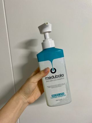 모두발라 마이크로 비타캡슐 탈모샴푸 — 5점을 준 리뷰어가 2022년 1월 올린 사용 사진