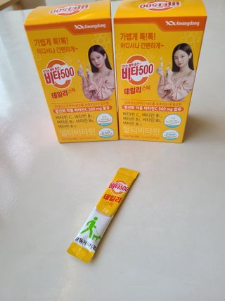 광동생활건강 [제니에디션] 비타500데일리스틱 gift set 60포+제니굿즈 3종+쇼핑백 — 5점을 준 리뷰어가 2021년 11월 올린 사용 사진