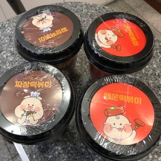 유비쿡 컵떡볶이 매운컵떡볶이2개/ 짜장컵떡볶이 2개  총 4개세트 — 5점을 준 리뷰어가 2021년 3월 올린 사용 사진