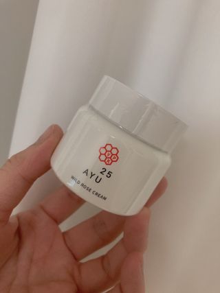 AYU25[아유트웬티파이브]다마스크로즈워터 베이스 천연 수분 촉촉 크림 — 3점을 준 리뷰어가 2021년 4월 올린 사용 사진