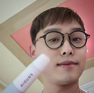 [후르디아] 올리브영 착한보습 비건 립버터 2종 — 5점을 준 리뷰어가 2022년 11월 올린 사용 사진