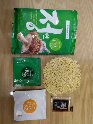 [풀무원] 자연은맛있다 정면, 백면, 홍면  세트 — 5점을 준 리뷰어가 2021년 4월 올린 사용 사진