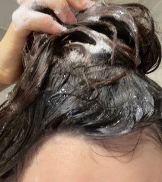 프리마인 더이상 뻣뻣하고 효과없는 탈모샴푸는 NO. 근본부터 케어하는 셀베이스 그린티샴푸(500ml) — 5점을 준 리뷰어가 2023년 3월 올린 사용 사진