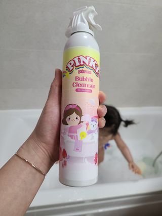 주식회사 권브라더스 [권브라더스] 목욕놀이 필수템, 핑키공주 유아버블클렌저 300ml 대용량 몽글몽글 구름 속 딸기향 — 5점을 준 리뷰어가 2022년 1월 올린 사용 사진