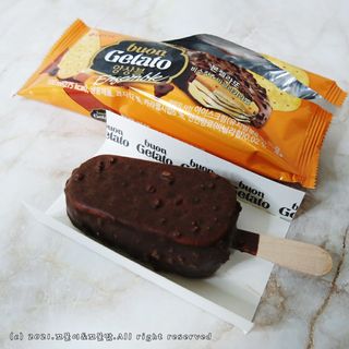 롯데제과 본젤라또 비스킷&바닐라카라멜바, 본젤라또 베리쇼콜라컵 — 5점을 준 리뷰어가 2021년 11월 올린 사용 사진