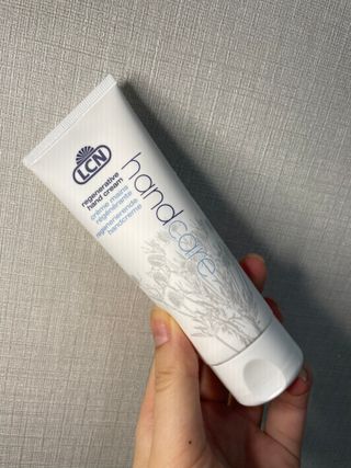 LCN(엘씨엔) LCN 리제너러티브 핸드크림 75ml 주름개선 고보습 재생핸드크림 — 5점을 준 리뷰어가 2022년 8월 올린 사용 사진