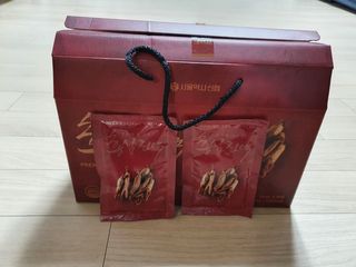 서울약사신협_프리미엄 6년근 홍삼진액_70mlx30포 — 4점을 준 리뷰어가 2021년 2월 올린 사용 사진