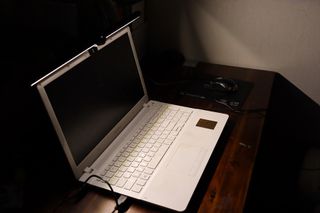 TOMO GRAPHY 나 있을땐 환한 조명 나 없을땐 확실한 살균 ★ DESK LIGHT & STERILIZER [ON] ★ — 5점을 준 리뷰어가 2021년 11월 올린 사용 사진