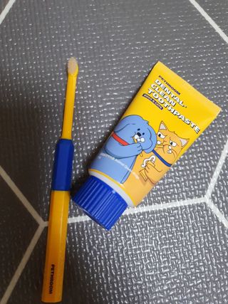 Pethroom 페스룸 PETHROOM DENTAL CARE SET 페스룸 덴탈 케어 세트 / 덴탈 클린 칫솔 + 덴탈 클린 치약 — 5점을 준 리뷰어가 2020년 12월 올린 사용 사진