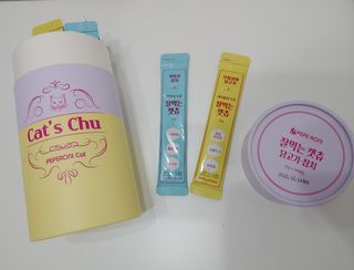 페페로니 잘 먹는 캣츄 - 무항생제 닭고기 12개 + 원양선 참치 12개 — 5점을 준 리뷰어가 2021년 8월 올린 사용 사진