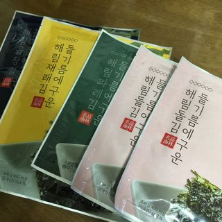 [해림맛김] 들기름에 구운 바삭바삭 김 4종 세트 + 1종 랜덤발송 총5개입 — 5점을 준 리뷰어가 2021년 2월 올린 사용 사진