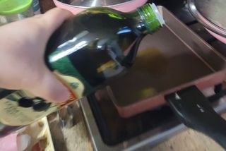 마에스트로 엑스트라버진 올리브 유 마에스트로 엑스트라버진 스페인 올리브유 — 5점을 준 리뷰어가 2022년 4월 올린 사용 사진