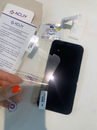 아클리브 Eco 항균 항바이러스 액정 보호필름(iPhone) — 5점을 준 리뷰어가 2022년 8월 올린 사용 사진