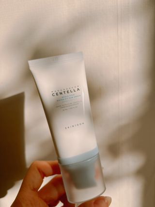 [스킨1004] 마다가스카르 센텔라 히알루-시카 워터핏 선세럼 50ml — 4점을 준 리뷰어가 2024년 5월 올린 사용 사진