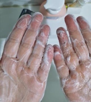 프리마인 메이크업과 들뜨는 각질까지 한방에 깐달걀로! 순하기까지한 셀베이스 그린티클렌저(200ml) — 4점을 준 리뷰어가 2023년 5월 올린 사용 사진
