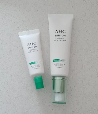 [AHC] 세이프온 에센스 선크림 올리브영 스페셜 증정 기획세트 — 5점을 준 리뷰어가 2022년 6월 올린 사용 사진