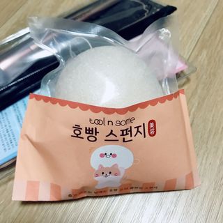 [툴앤썸] 메이크업 브러시로 바르고 호빵 스펀지로 클렌징하는 A-Z 뷰티툴 5종 — 5점을 준 리뷰어가 2021년 2월 올린 사용 사진