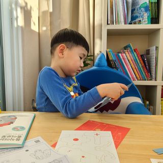 움직이는 종이로봇 - 로빗 로얄버전 움직이는 종이 로봇 - 로빗 — 5점을 준 리뷰어가 2021년 1월 올린 사용 사진