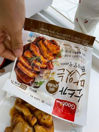 굽네몰 [굽네] 소스가 맛있는 닭가슴살 슬라이스 4종 — 5점을 준 리뷰어가 2021년 12월 올린 사용 사진