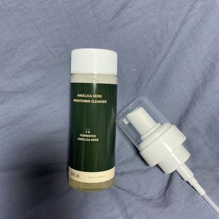 풀무원 브리엔 엔젤리카 허브 브라이트닝 클렌저+전용펌프 — 5점을 준 리뷰어가 2021년 1월 올린 사용 사진