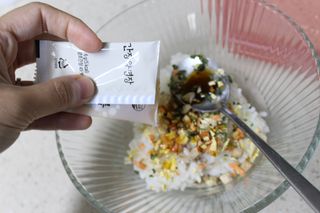 해풀잎 누구나 김밥*1ea [(혼합야채 35g *1ea,  김밥김 (5g, 5ea),  양념간장 (6g, 5ea), 참기름(5g, 2ea)] — 4점을 준 리뷰어가 2022년 10월 올린 사용 사진