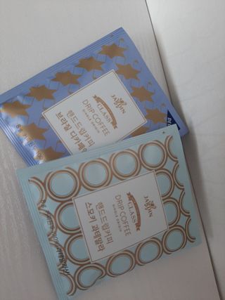 (주)쟈뎅 쟈뎅 클래스 핸드 드립 커피 10P 2종_디카페인 1종+랜덤 플레이버 1종 — 5점을 준 리뷰어가 2021년 4월 올린 사용 사진