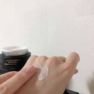 오투에니원 갈락토미세스 비타민 C 프리미엄 블랙스완 크림 50g — 4.5점을 준 리뷰어가 2022년 12월 올린 사용 사진