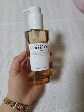 스킨1004 [SKIN1004] 마다가스카르 센텔라 라이트 클렌징 오일 200ml — 5점을 준 리뷰어가 2024년 7월 올린 사용 사진