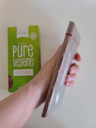 당류2g 자일리톨로 단맛을낸 슈카 퓨어비건 무설탕초콜릿 Xucker vegan 2개입 — 5점을 준 리뷰어가 2021년 4월 올린 사용 사진