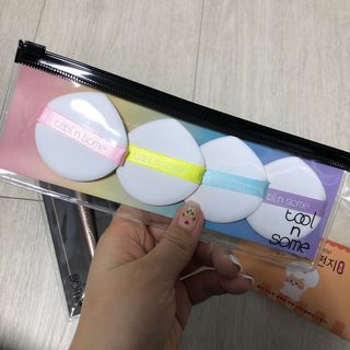 [툴앤썸] 메이크업 브러시로 바르고 호빵 스펀지로 클렌징하는 A-Z 뷰티툴 5종 — 3.5점을 준 리뷰어가 2021년 1월 올린 사용 사진