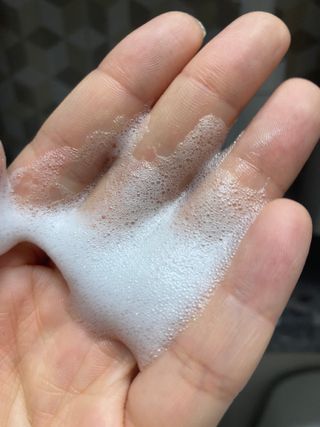 블룸비 거품 두피 샴푸 — 5점을 준 리뷰어가 2022년 9월 올린 사용 사진