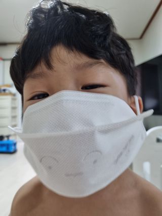 [숨그림]  덴탈마스크 짱구 우리아이 그리고 내가 쓰는 믿을수있는 케릭터 마스크  16종 — 5점을 준 리뷰어가 2021년 10월 올린 사용 사진