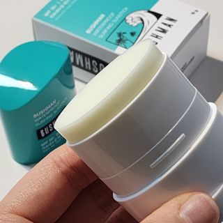 부쉬맨 워터프루프 서핑 선스틱 16g SPF50+ PA++++ — 5점을 준 리뷰어가 2023년 4월 올린 사용 사진