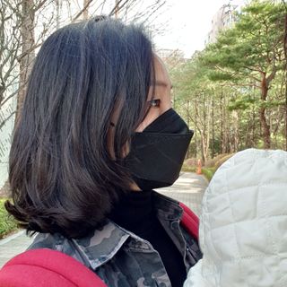 [이지아 마스크] 애니가드 더솔루션마스크, 블랙N화이트 KF94 대형 — 4.5점을 준 리뷰어가 2021년 3월 올린 사용 사진