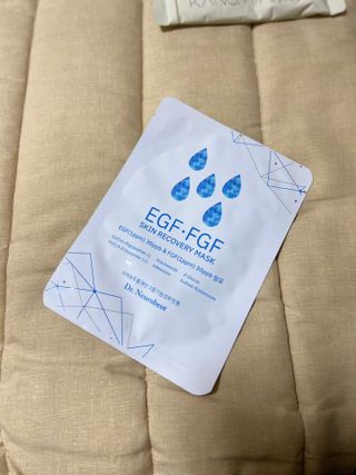 Dr.느루벗 느루벗 EGF FGF 스킨 리커버리 마스크 10장 — 4.5점을 준 리뷰어가 2021년 4월 올린 사용 사진