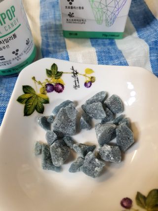 작심연구소 구취제거+충치예방+치아화이트닝 마법의 캔디 덴티팝3종(맛 랜덤 발송) — 5점을 준 리뷰어가 2022년 5월 올린 사용 사진