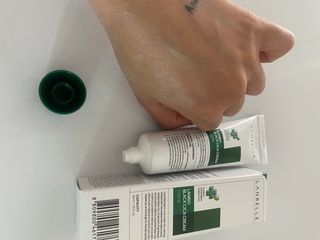 랑벨 랑바이오 블랙 시카 크림 50ml(블랙비 프로폴리스, 시카 4종, 판테놀 10 함유) — 5점을 준 리뷰어가 2022년 6월 올린 사용 사진