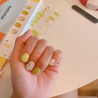 [네일가게] 햇빛에 닿으면 색이 변하는 신기한 햇살 반전 네일스티커_B — 5점을 준 리뷰어가 2021년 8월 올린 사용 사진