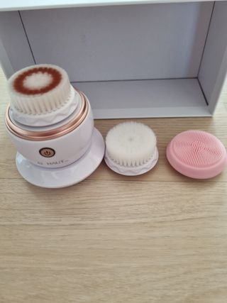 디하우트 랩 디하우트랩 클렌징 피부관리기 진동클렌저 실리콘+2종 인조모 브러시 — 5점을 준 리뷰어가 2021년 11월 올린 사용 사진