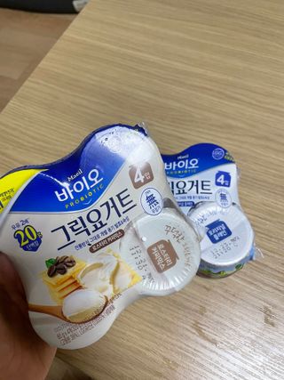 매일바이오 그릭요거트 오리지널 플레인 4개, 로스터리 커피믹스 4개 — 5점을 준 리뷰어가 2021년 12월 올린 사용 사진