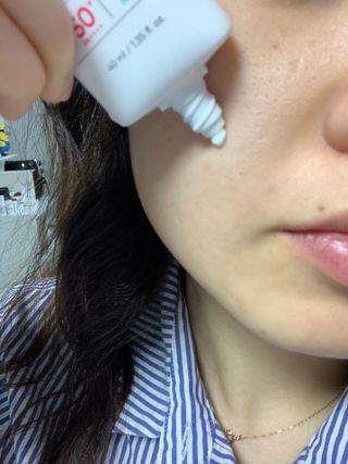 리더스코스메틱 리더스 카밍 바이오틱스 선 에센스 SPF 50+ PA++++ — 5점을 준 리뷰어가 2022년 5월 올린 사용 사진