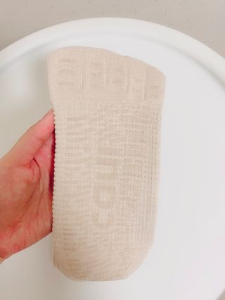 카우아이 필라테스 기어 / 스튜디오 운동을 도와주는 일체형 논슬립 발가락 양말 — 4점을 준 리뷰어가 2021년 2월 올린 사용 사진